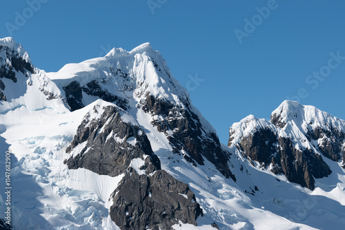 Obraz na płótnie Snow Covered Mountains in Antarctica w salonie