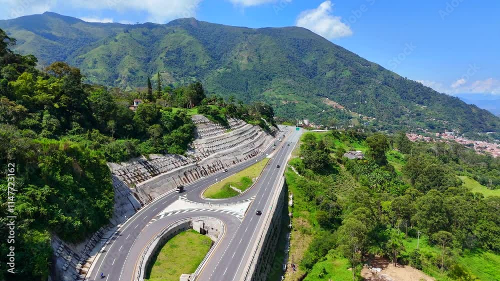 Video aéreo realizado con drone sobre la nueva vía que pertenece a la 