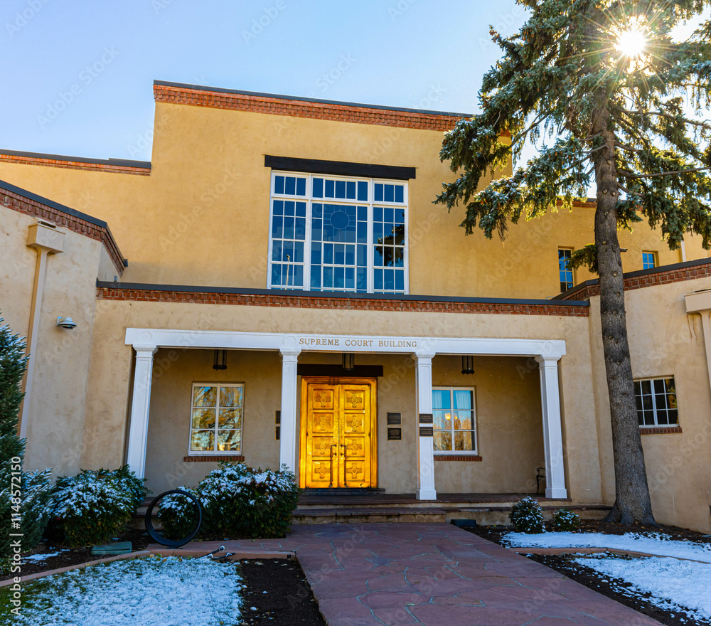 Obraz premium The State Supreme Court Building, Santa Fe, New Mexico, USA