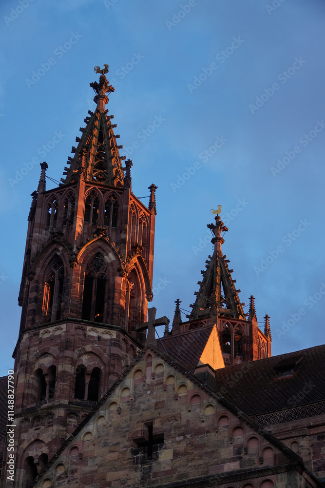 Obraz premium Freiburg's Majestic Spires Under the Evening Sky