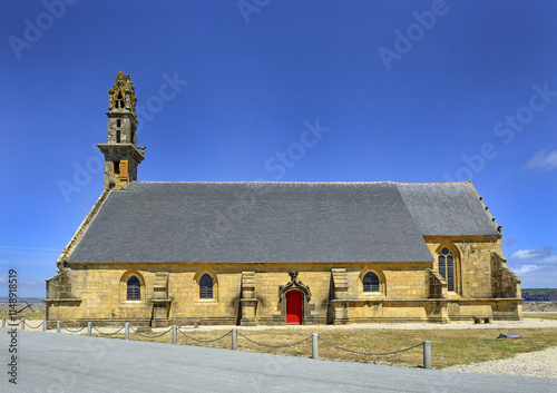 Obraz na płótnie Camaret-sur-Mer, Chapel Notre Dame de Rocamadour. The current chapel was built in 1610-1683 in yellow stone of Logonna. Brittany, France w salonie