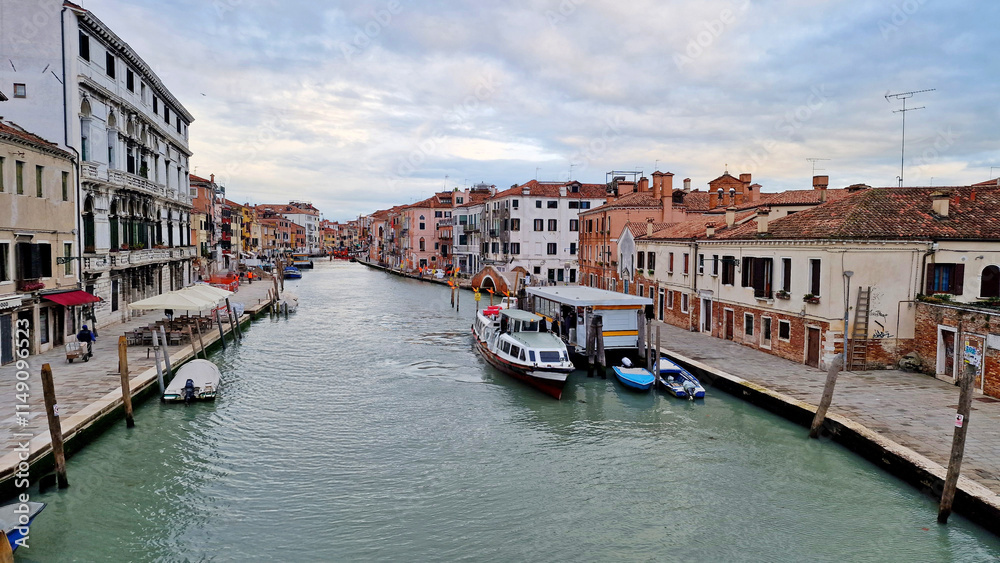 Obraz premium view of the grand canal venice italy vaporetto gondola
