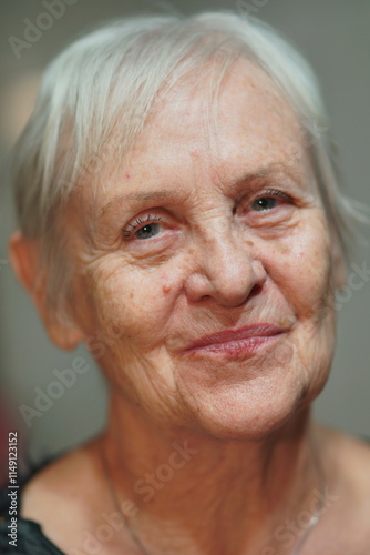 Obraz na płótnie Kobieta. 70 lat. w salonie