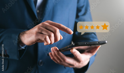 Fotografie User give rating to service experience on online application, Customer review sa
