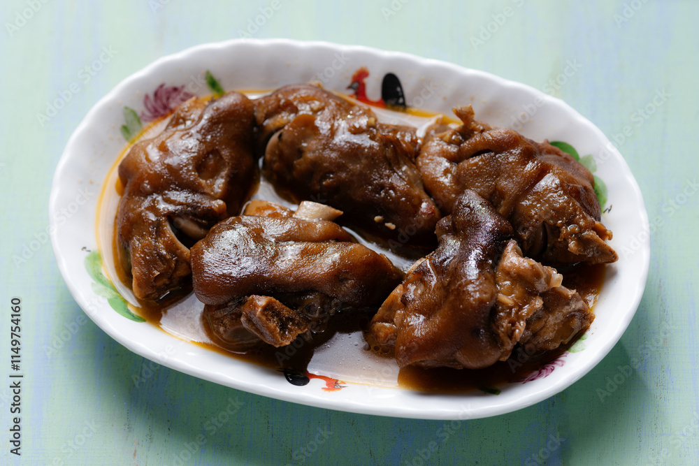 red braised pig trotters