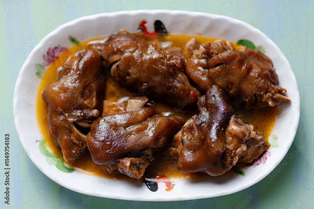red braised pig trotters