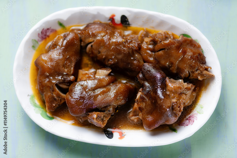 red braised pig trotters