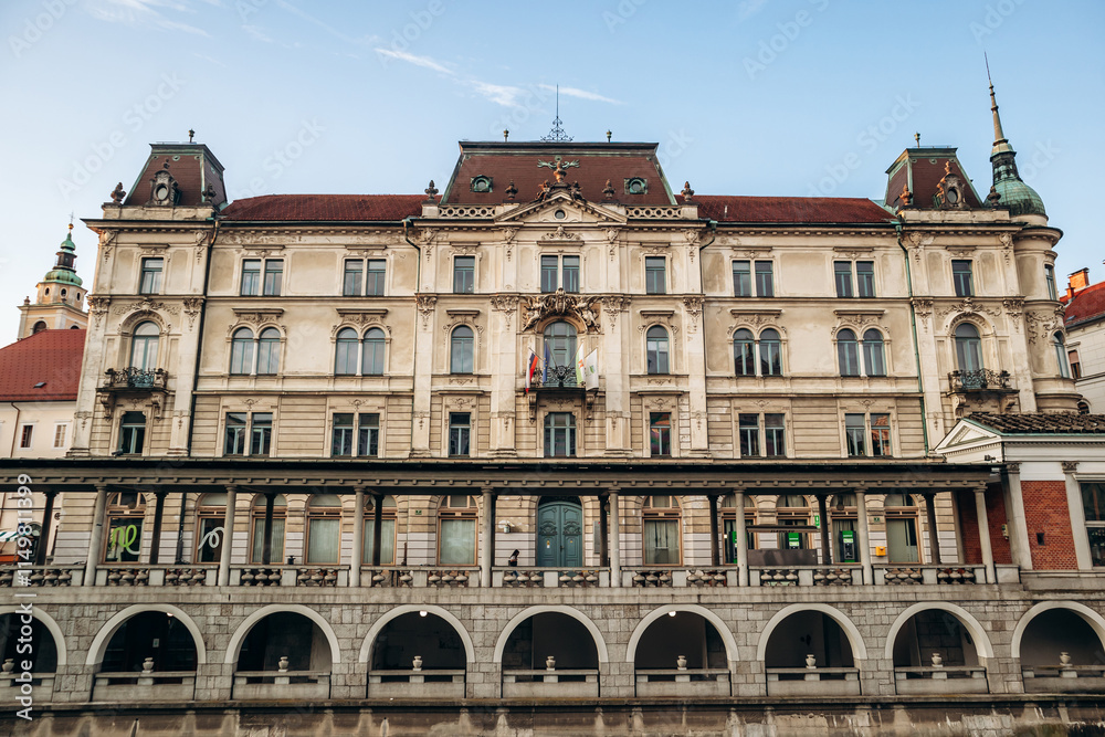 Obraz premium A Grand Historical Building Near Triple Bridge on the Ljubljanica River Bank