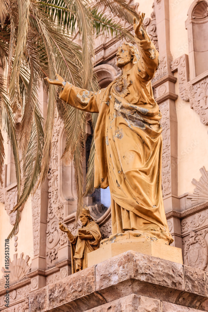 Fototapeta premium A statue of Jesus is on a pedestal in front of a building