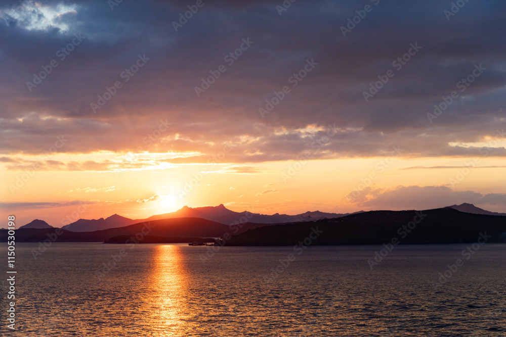 Obraz premium sunset over the sea