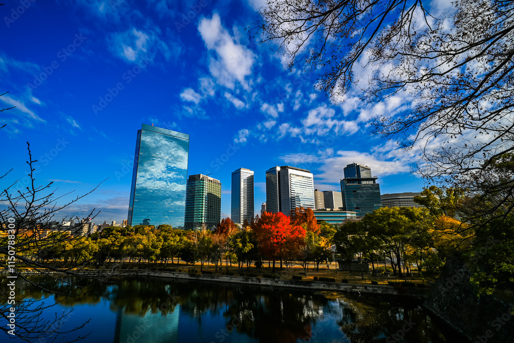 Obraz premium 青空と大阪の都市景観