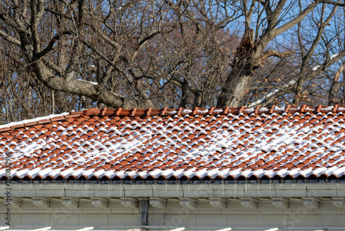 Snow accumulation on top of the rooftiles