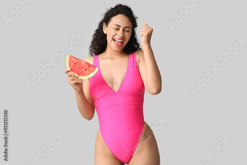Excited young woman in a pi...