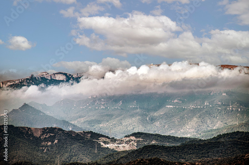 nubes bajas photo