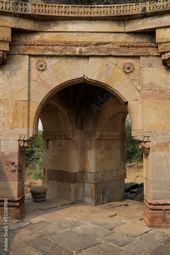 Obraz na płótnie Eternal Tribute: Bairam Khan's Mausoleum in Patan w salonie