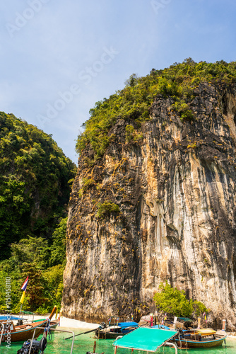 Falaise sur l'île de Koh Hong photo