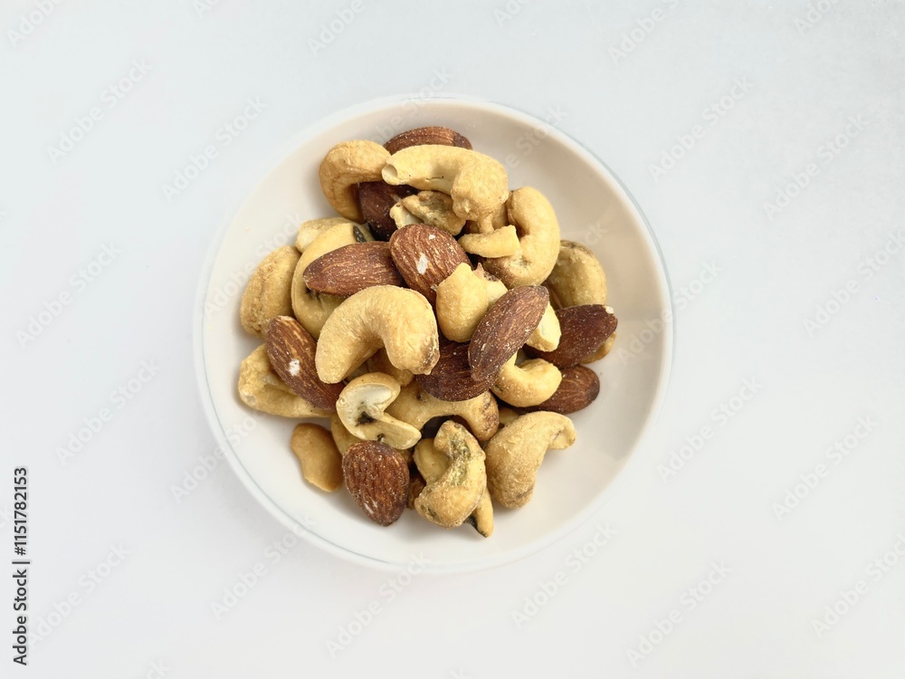 Bowl of roasted almonds and cashews Bowl of roasted almonds and cashews