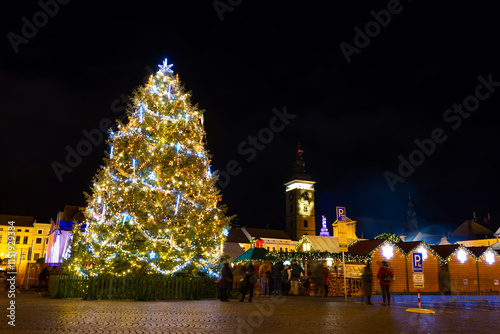 Obraz na płótnie Christmas market and Christmas tree in Ceske Budejovice. Christmas Eve. w salonie