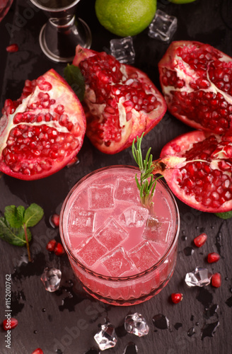  Classic cocktail Pomegranate Paloma