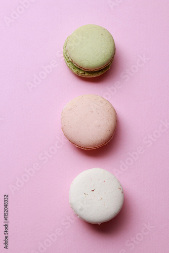 Obraz na płótnie Traditional french macarons in pastel colors. w salonie