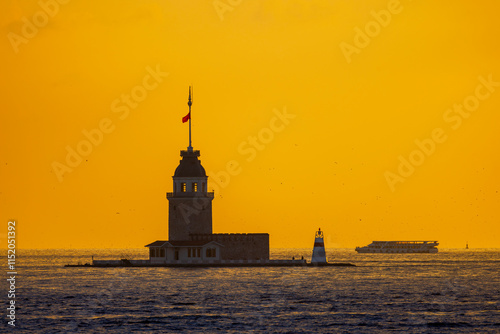 Obraz na płótnie Maiden's Tower and Istanbul city skyline cityscape of Turkey w salonie
