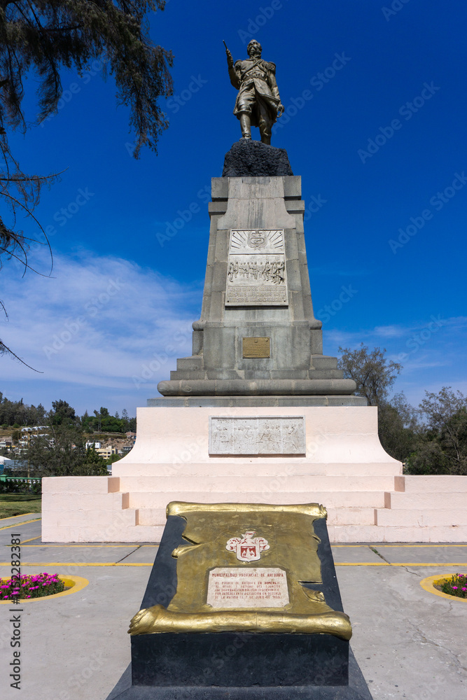 Obraz premium Monument to Francisco Bolognesi in Arequipa Peru with Historical Significance and Architectural Beauty