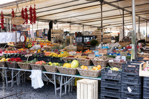 Marché public d'Italie, jour, horizontal photo