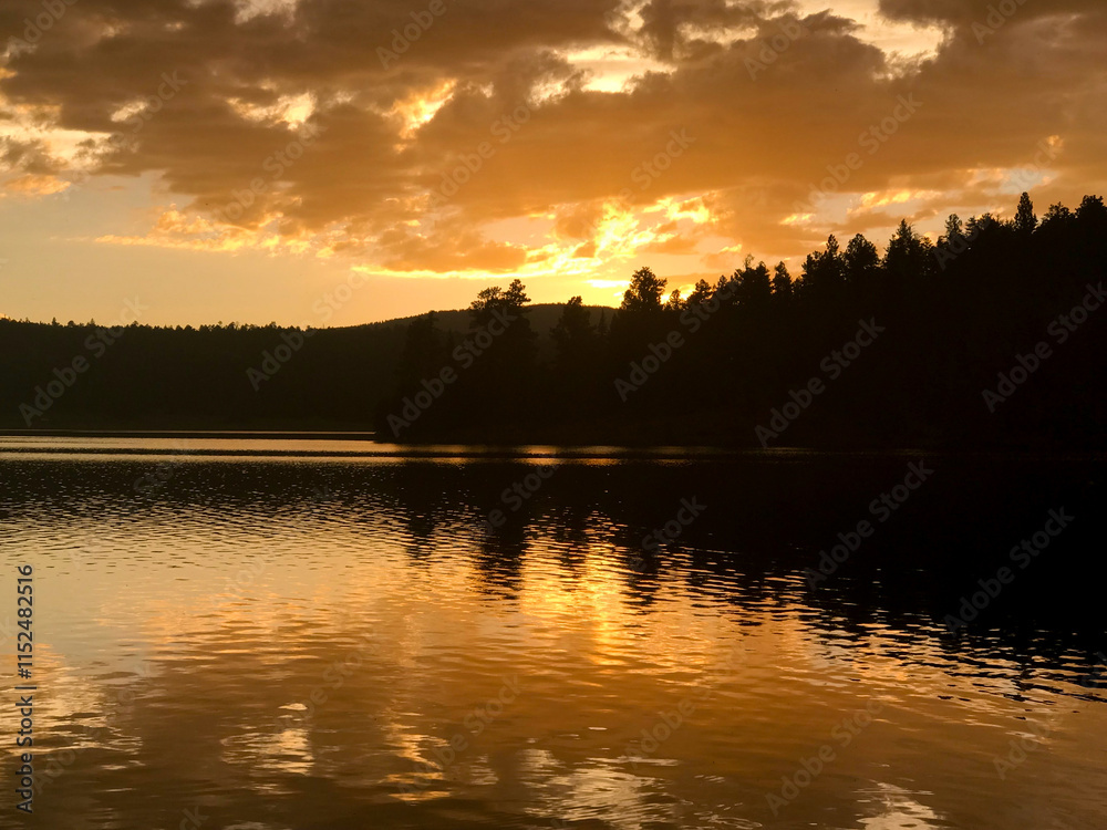 Naklejka premium Sunset on the lake