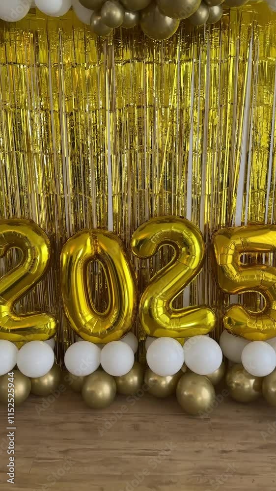 2025 balões dourados celebração ano novo 
