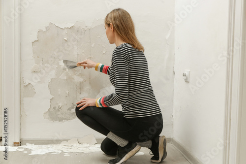 Fotografía Saltpeter or mold on the wall problem