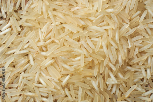 Tableau sur toile close-up macro view of raw basmati rice grains, pile of creamy white color grain