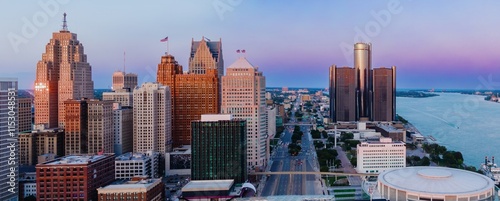 Schilderij op canvas Detroit skyline at dawn, showcasing iconic skyscrapers and the Detroit River