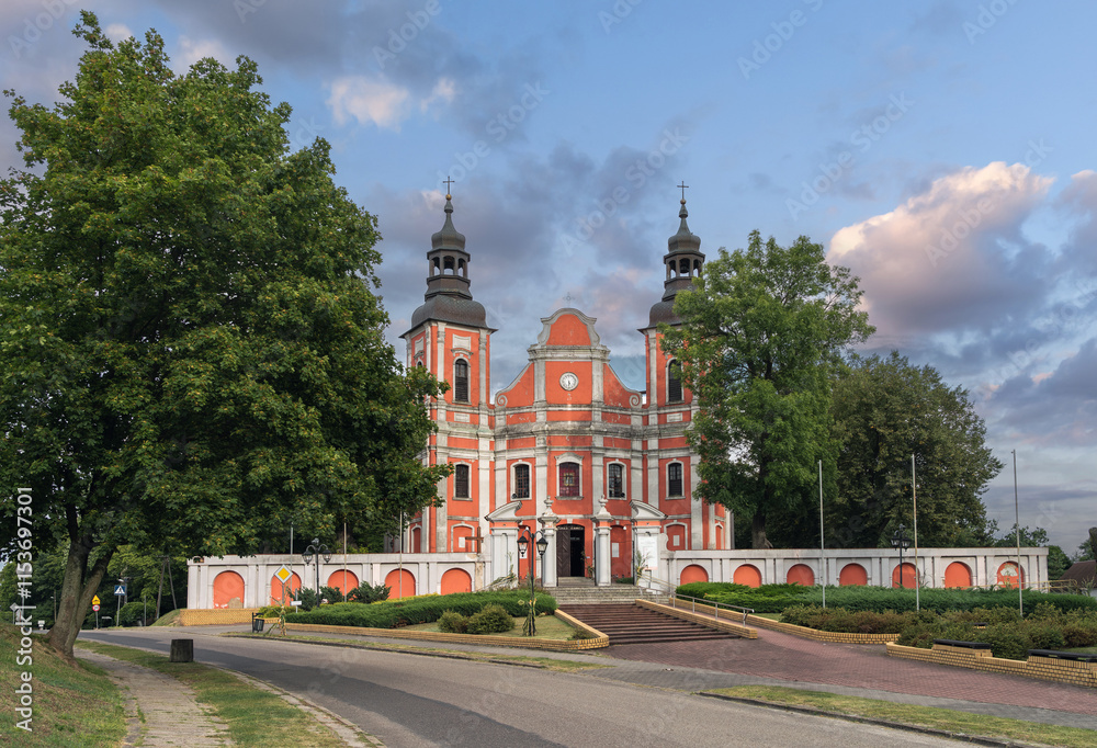 Catholic church in Lubasz (Polish: Sanktuarium Królowej Rodzin w Lubaszu - Kościół pw. Narodzenia NMP), Powiat czarnkowsko-trzcianecki, Wielkopolska, Poland
