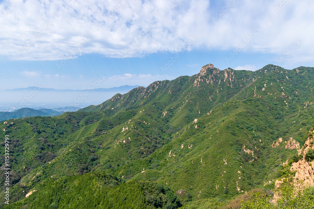 Naklejka premium Badaling Great Wall, Beijing, China green mountain natural scenery