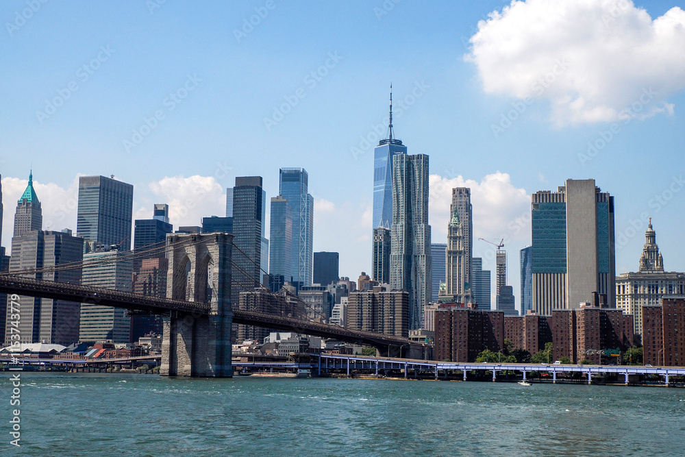 Naklejka premium Brooklyn bridge new york manhattan view from East river