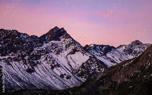 Sonnenaufgang hinter dem Erzhorn (2922m) in Arosa (September 2024) photo