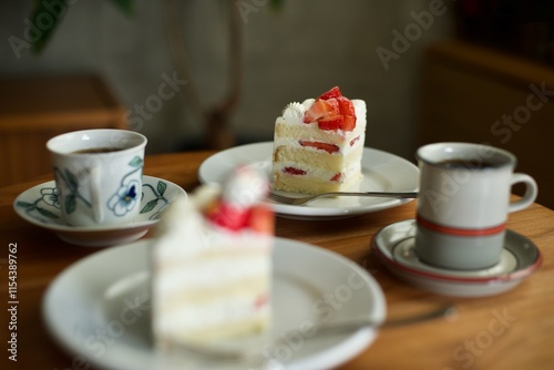 Wallpaper Mural イチゴのショートケーキとホットコーヒー Torontodigital.ca