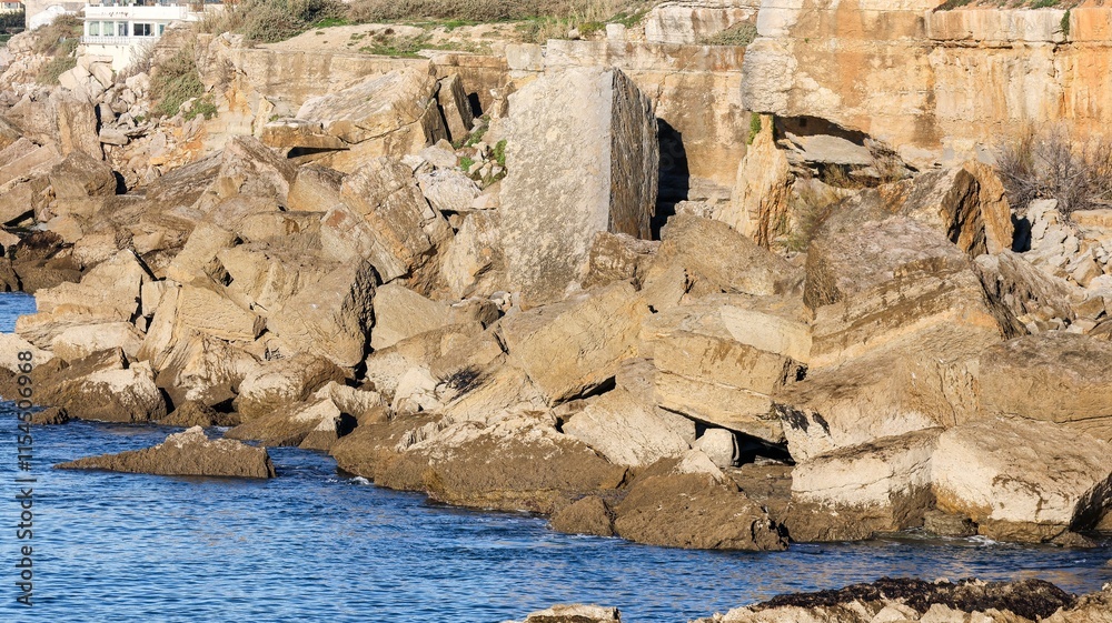 Naklejka premium the rocky coast with a large sea