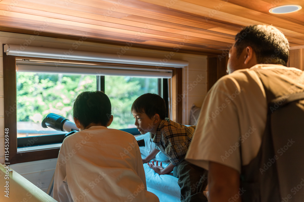 望遠鏡で遊ぶ夏休みの子供達とパパ(コテージ・別荘・山小屋・キャンプ・グランピング)
望遠鏡で遊ぶ夏休みの子供達とパパ(コテージ・別荘・山小屋・キャンプ・グランピング)