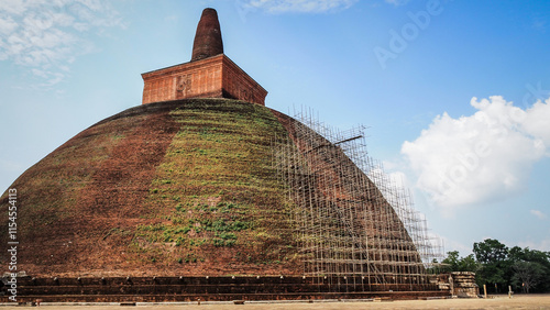 Bild auf Leinwand Buddhist temple in Anuradhapura, Sri Lanka