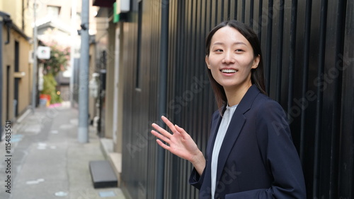 路地で待ち合わせをする女性 photo