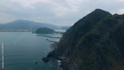 冬の日本海の岩山　海岸の風景　海をドローンで撮影　福井県美浜町　その3