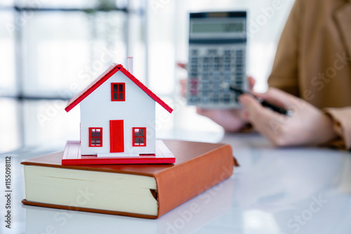 Real estate agent show house price.
