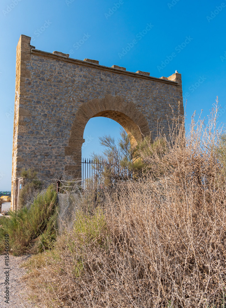 La porte de Maguelone, Villeneuve-les-Maguelone, Hérault, France La porte de Maguelone, Villeneuve-les-Maguelone, Hérault, France