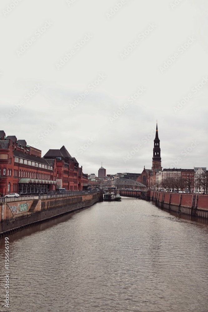 Fototapeta premium Canales de Hamburgo