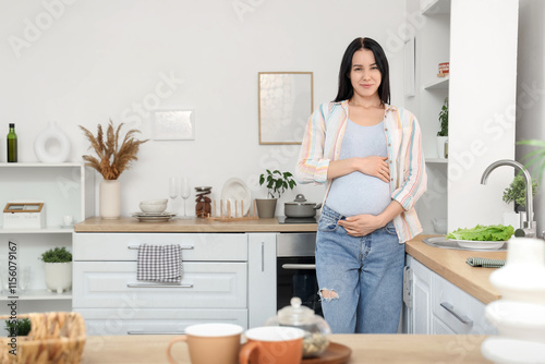 Portrait of young pregnant ...