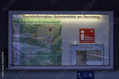 Schaukasten, Karte an der Touristeninformation in Schmiedefeld am Rennsteig, Stadt Suhl, Thüringen, Deutschland	 photo