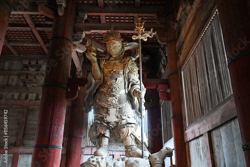 東大寺大仏殿の中の毘沙門天