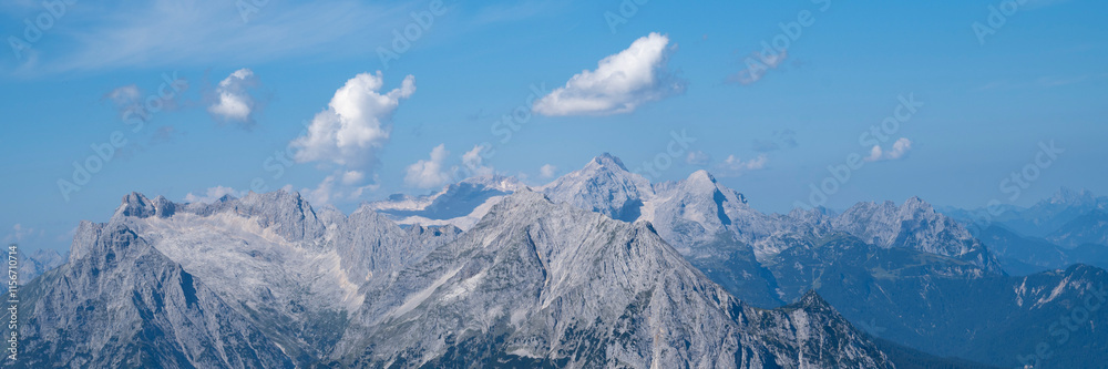 Ausblick vom Karwendel zum Wettersteingebirge, Alpen, Mittenwald, Werdenfelser Land, Bayern, Oberbayern, Deutschland, Europa Ausblick vom Karwendel zum Wettersteingebirge, Alpen, Mittenwald, Werdenfelser Land, Bayern, Oberbayern, Deutschland, Europa