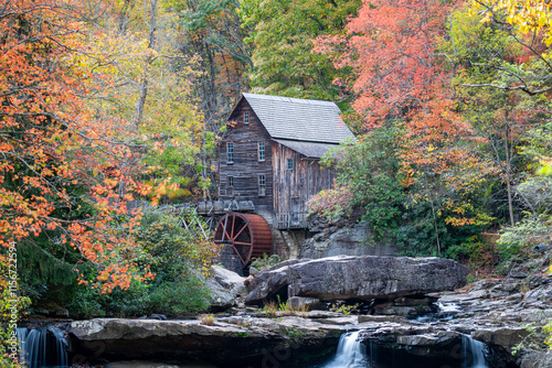 Φωτογραφία Glade Creek Grist Mill, Babcock State Park, West Virginia during autumn